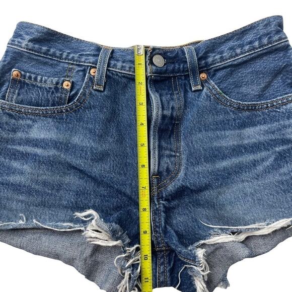 Levi’s 501 cutoff denim shorts jean high rise distressed women’s size 26/ 2 - Picture 7 of 11